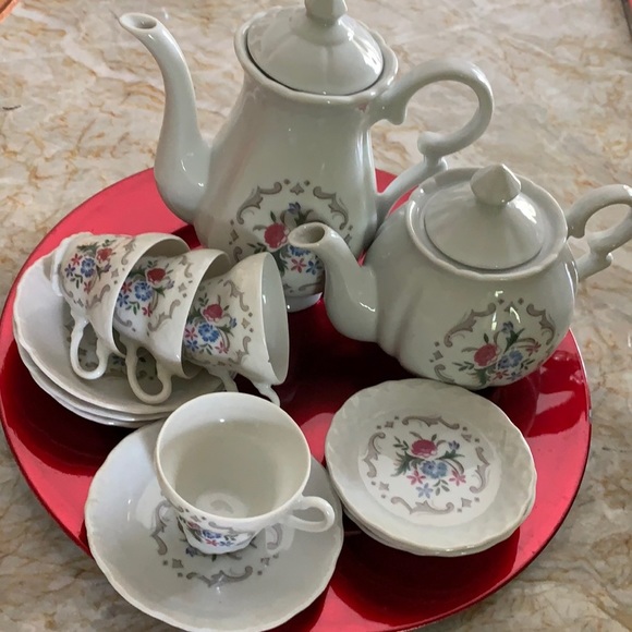 Summer Garden Other - Vintage Summer Garden 16pc Children’s Tea Set